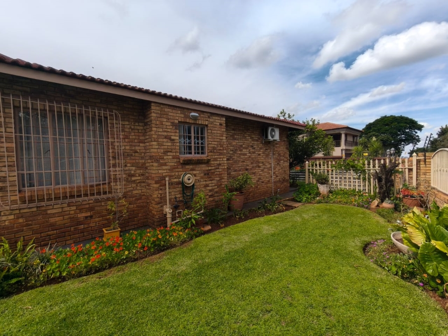 3 Bedroom Property for Sale in Safari Gardens North West